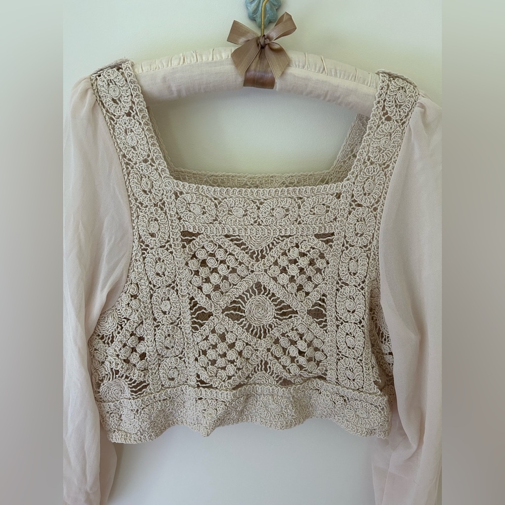 Crochet Boho-Inspired Puff Sleeve Blouse
Size: Small
EUC - Picture 2 of 11